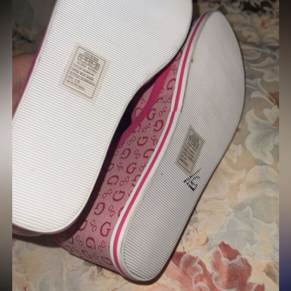 🩷 GUESS fuchsia, pink white monogram, buckle, open toe wedge sandals, size 7.5 - Picture 9 of 9